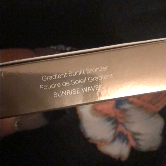 New Becca Gradient Sunlit Bronzer Sunrise Waves - Picture 2 of 3